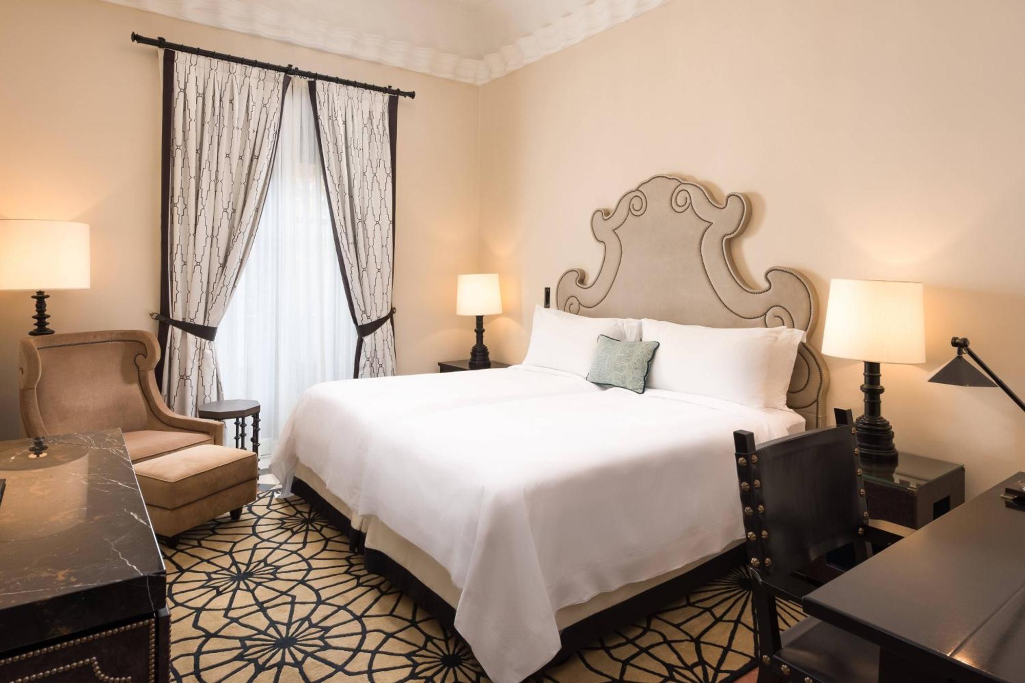 Hotel Alfonso Xiii, A Luxury Collection Hotel, Seville Exterior photo A guest room at the hotel